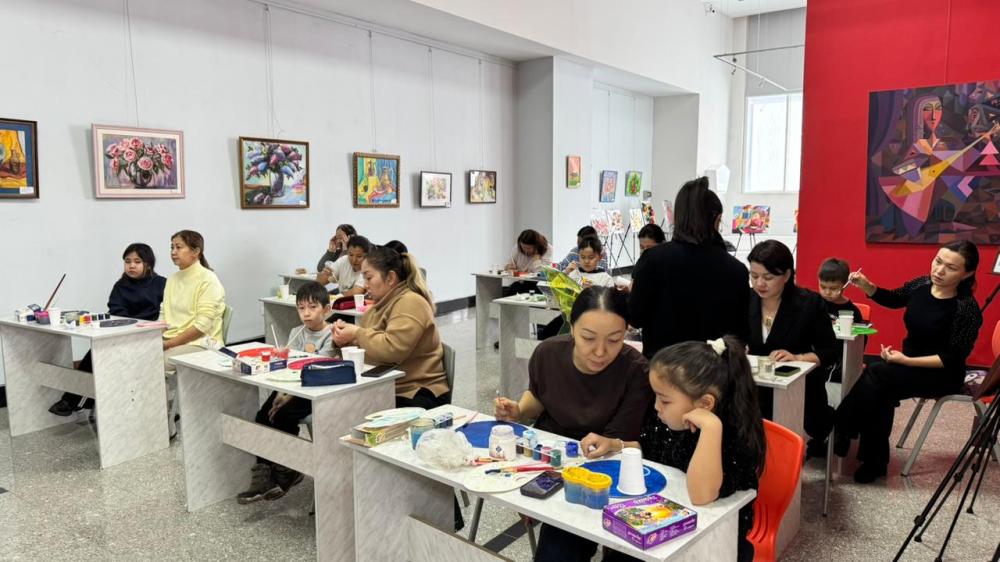 Выставка детского творчества «Путешествие в мир художественного искусства»